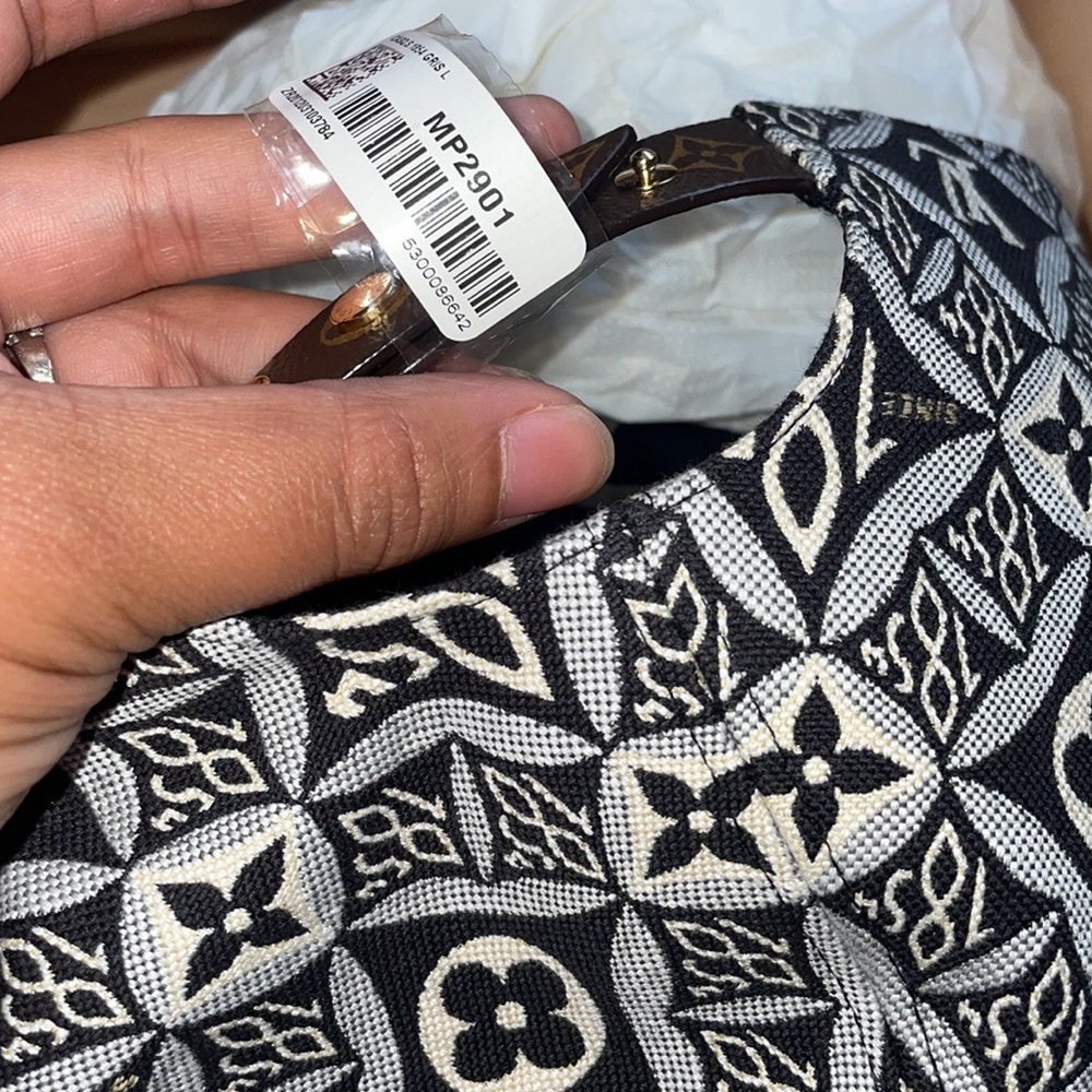 White and Black LV HAT